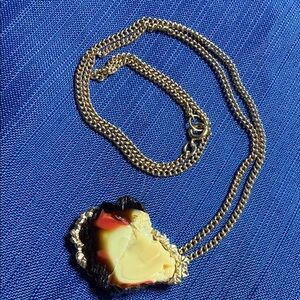 Sarah Coventry Elegant Gold and Cream Pendant Necklace